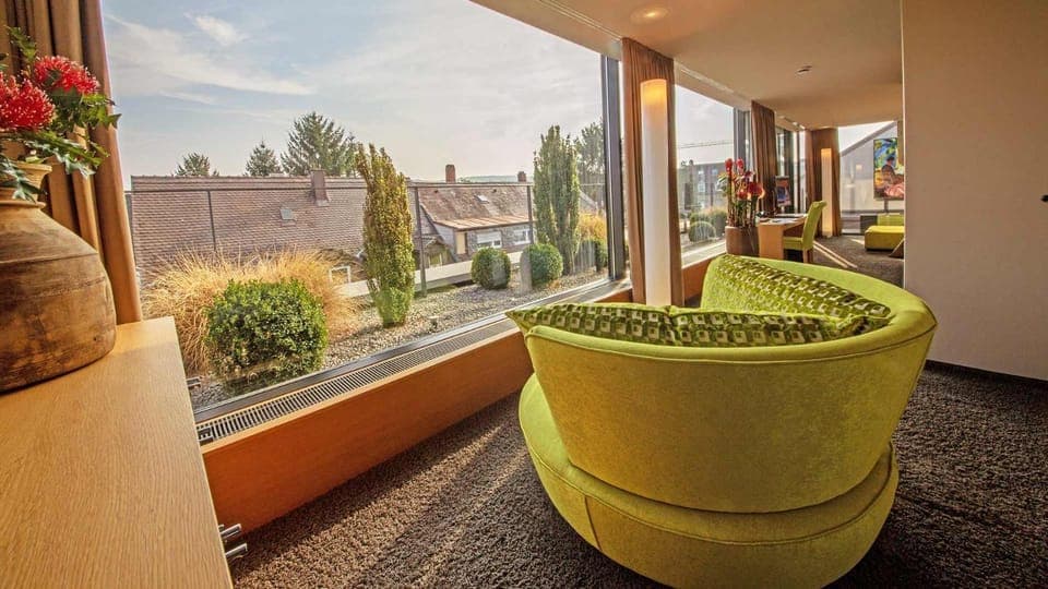 Day, Photo of the whole room