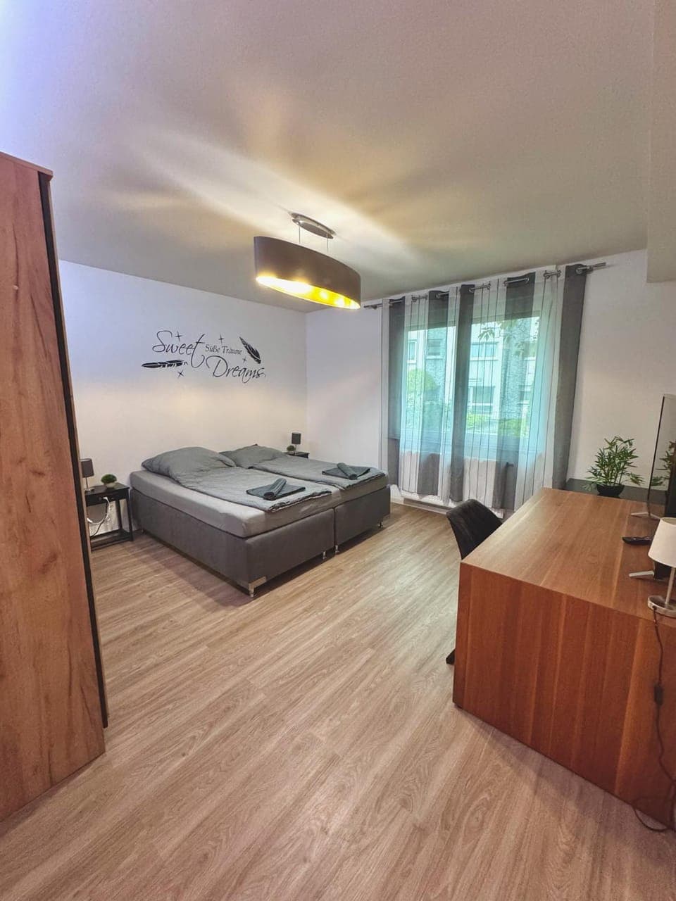 Bed, Photo of the whole room, Bedroom