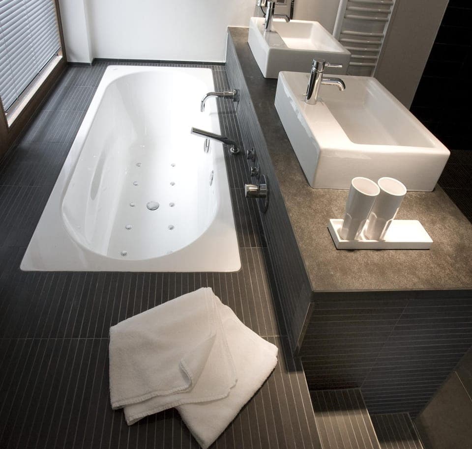 Bathroom, Bathroom, Swimming pool