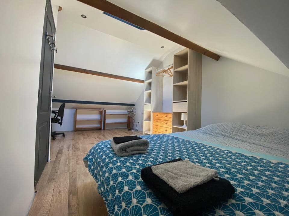 Bed, Photo of the whole room, Bedroom