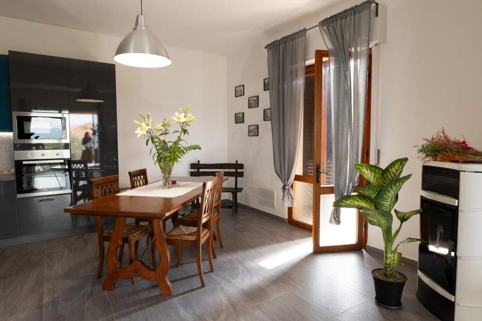 Kitchen or kitchenette, Dining area, minibar, oven, pet friendly, stove