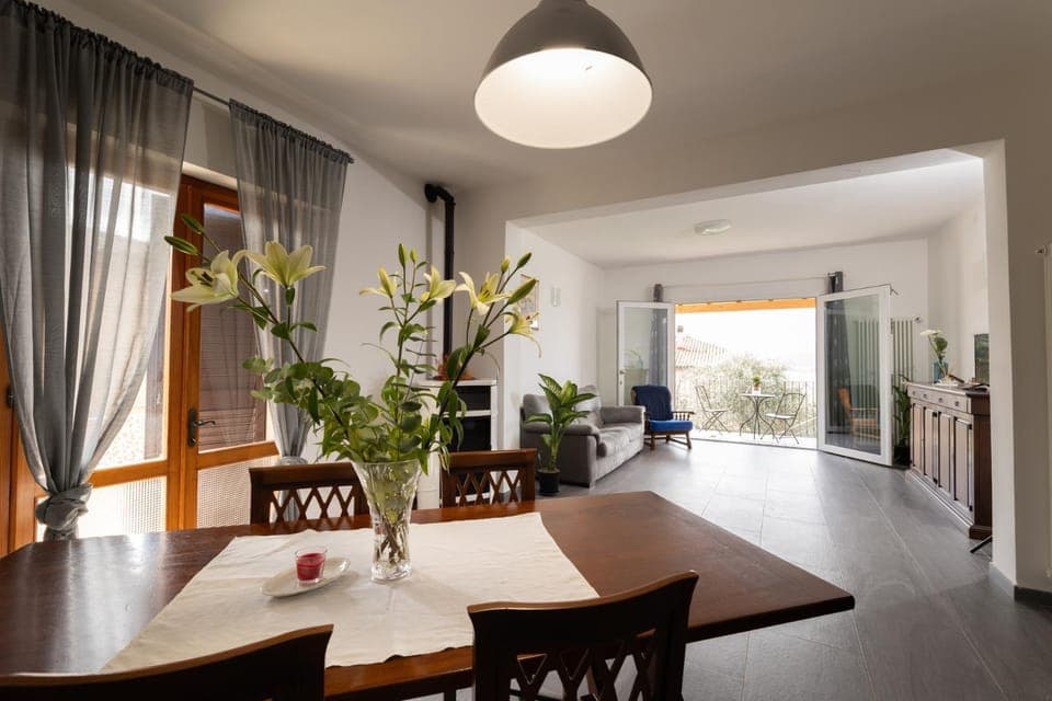 Kitchen or kitchenette, Seating area