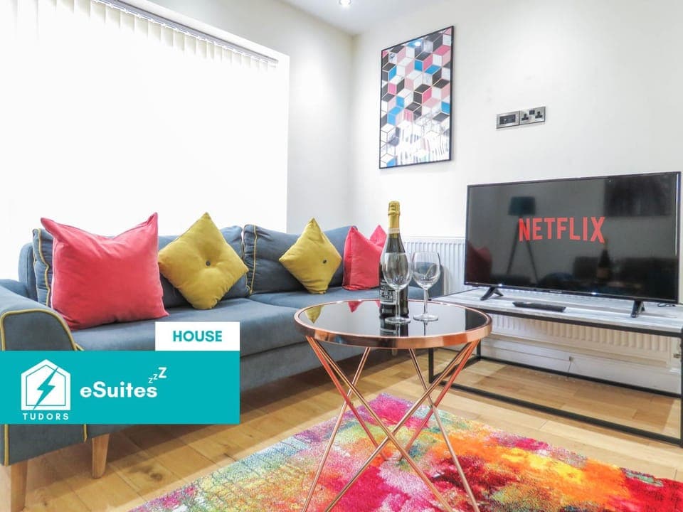 TV and multimedia, Living room, Seating area