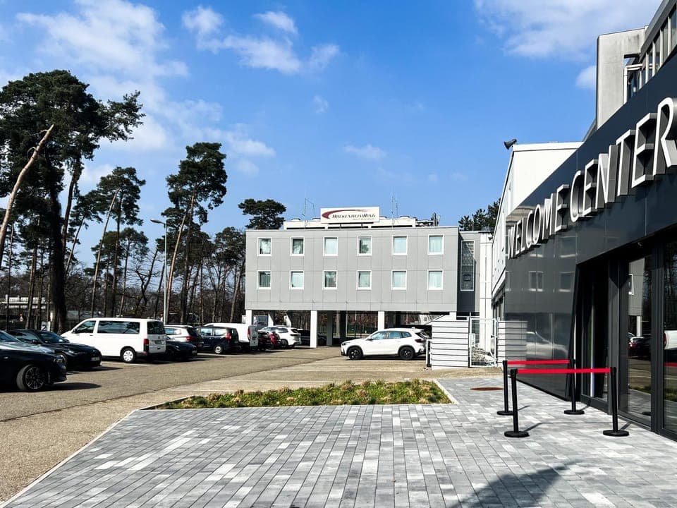 Neighbourhood, Street view, Location, Parking