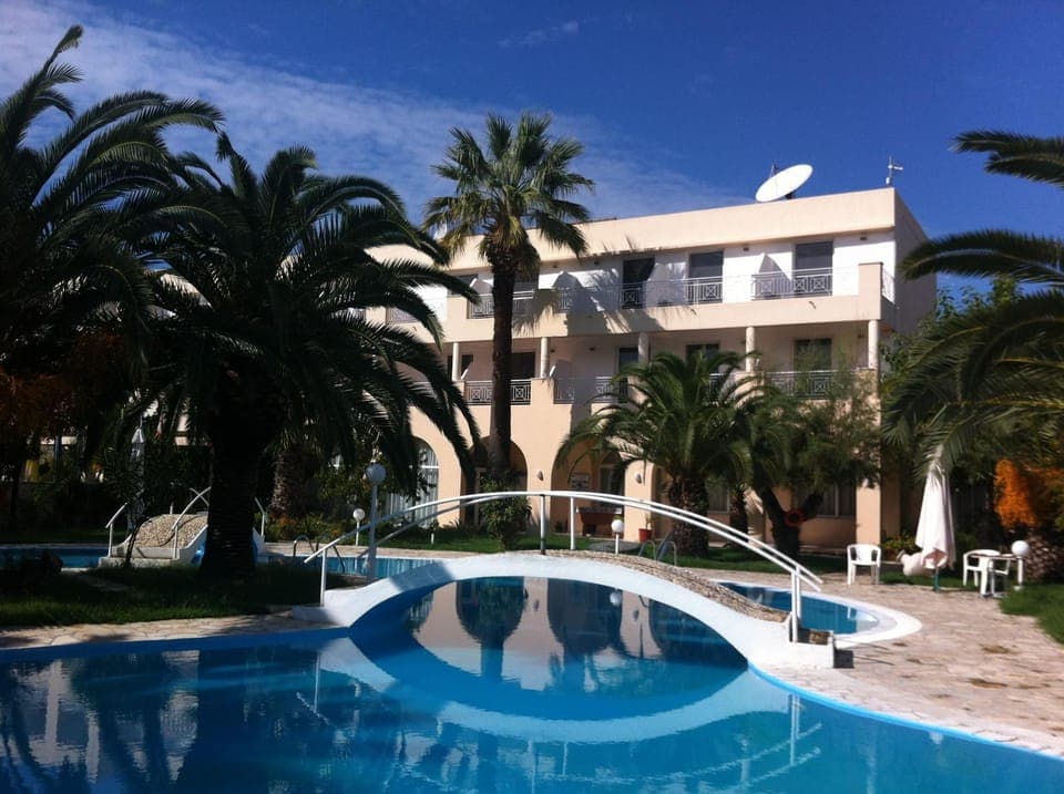 Facade/entrance, Swimming pool