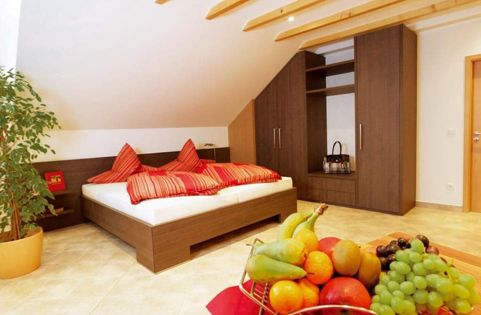 Bed, Photo of the whole room, Seating area, Bedroom