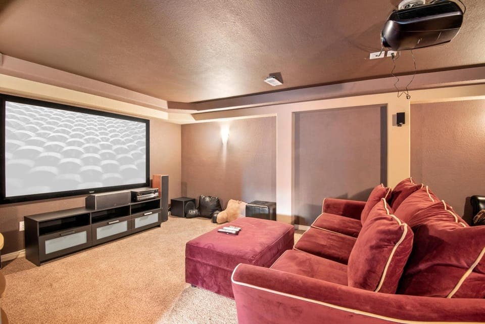 Relaxing Escape + Large Deck - 12 Min to Red Rocks House in Lakewood