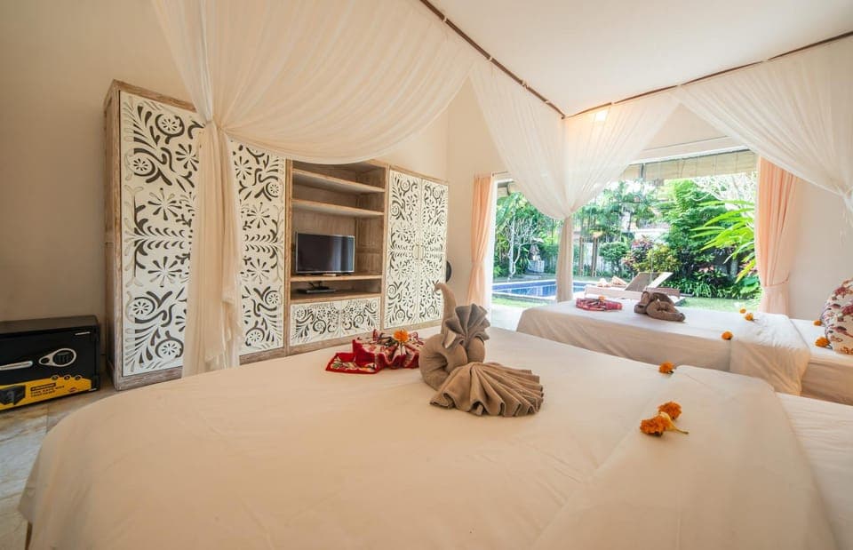 TV and multimedia, Bedroom, Pool view, safe