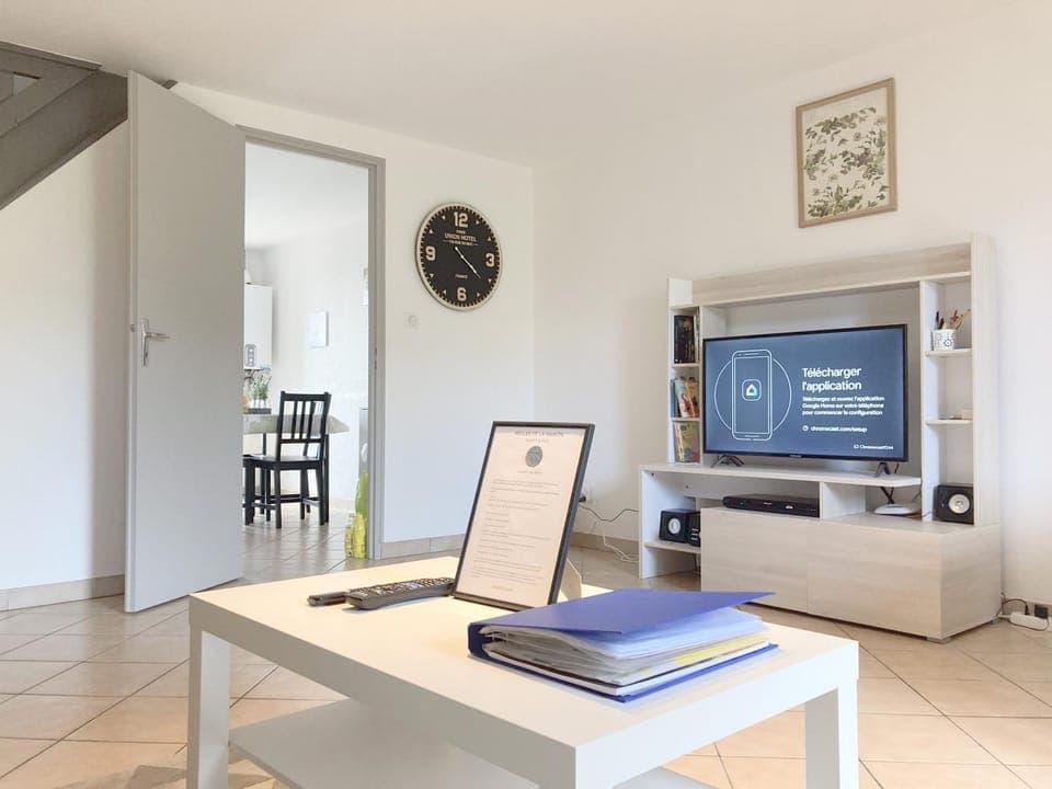 Kitchen or kitchenette, Living room, Decorative detail, Entertainment