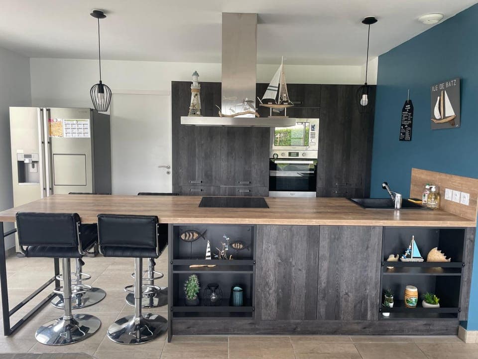 Kitchen or kitchenette, dishwasher, oven, stove, toaster