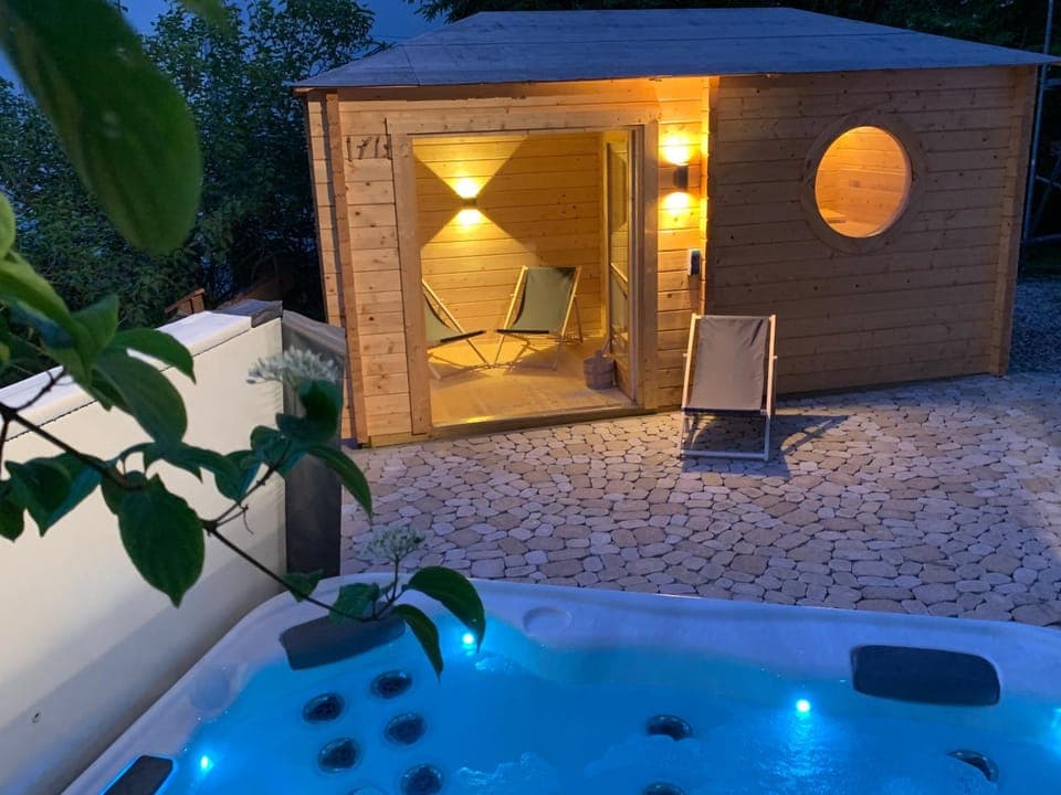 Hot Tub, Sauna, Spa and wellness centre/facilities