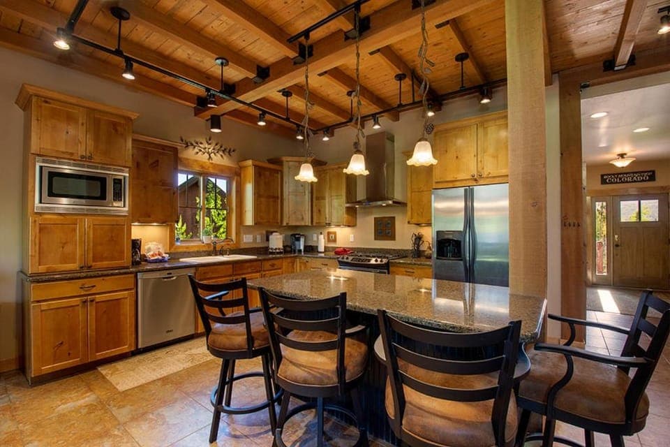 Day, Kitchen or kitchenette, Dining area, furniture, microwave, oven, stove