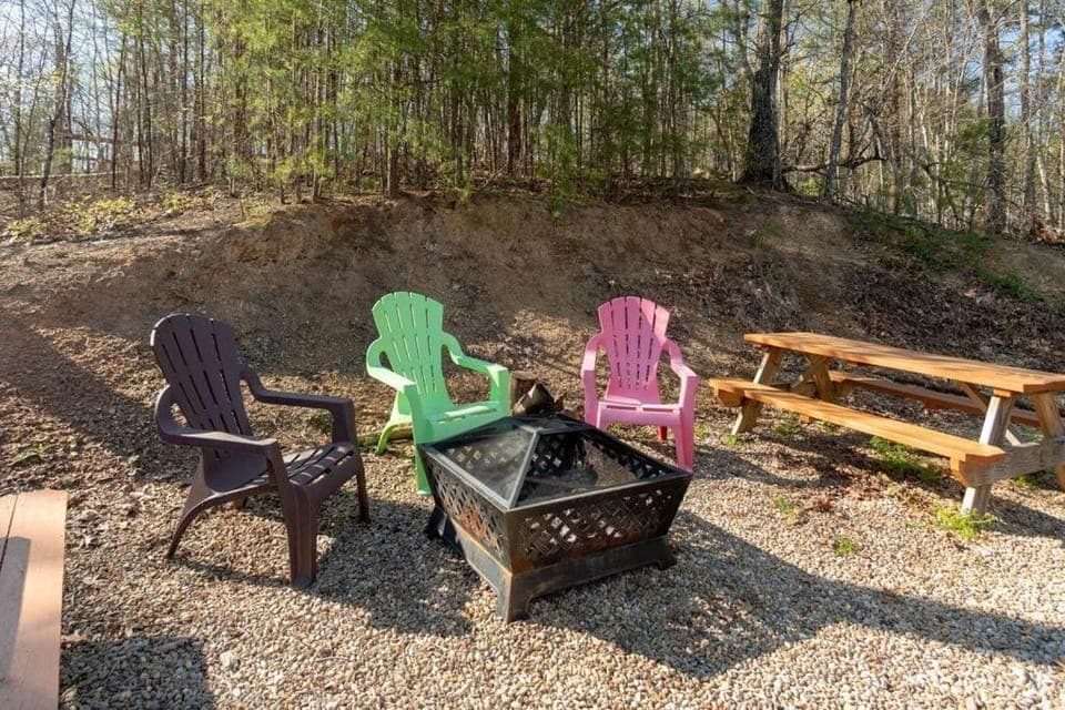 All About the View-Free Dollywood ticket, 5 BR, 4 Bath Family retreat w mountain views, privacy Chalet in Pigeon Forge