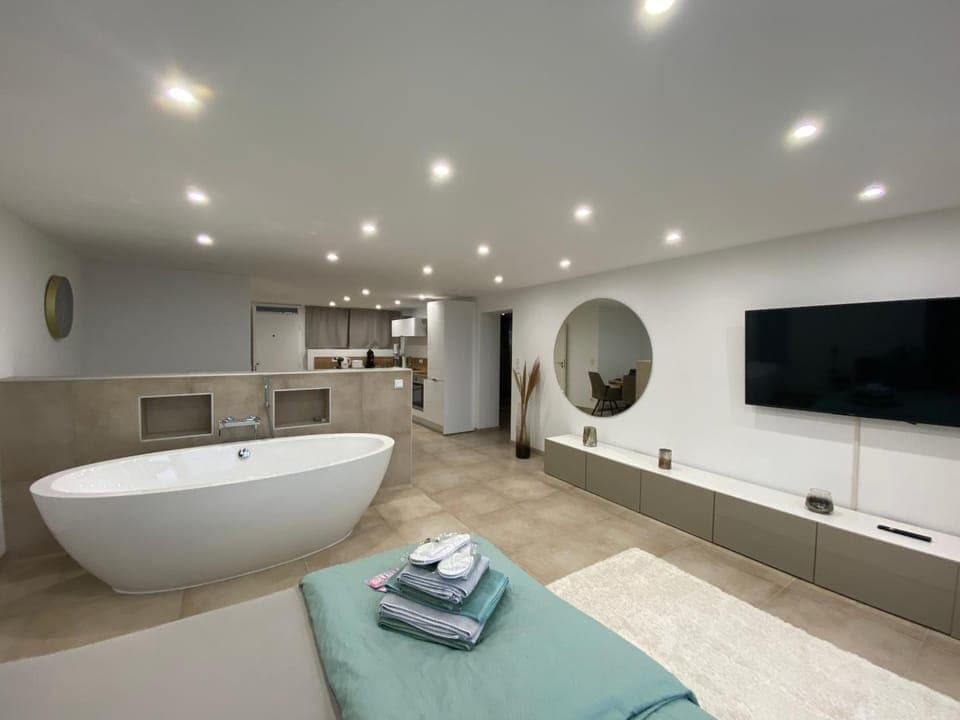 Photo of the whole room, Bedroom