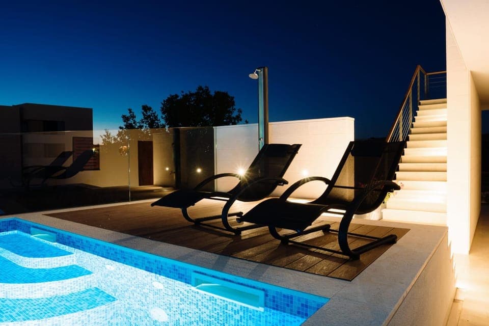 Swimming pool, Swimming pool