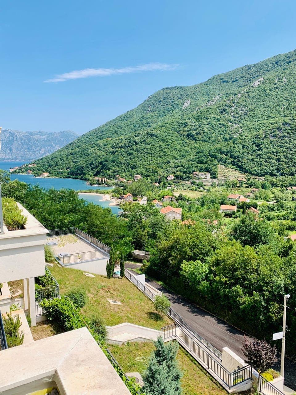 Mountain view, Sea view