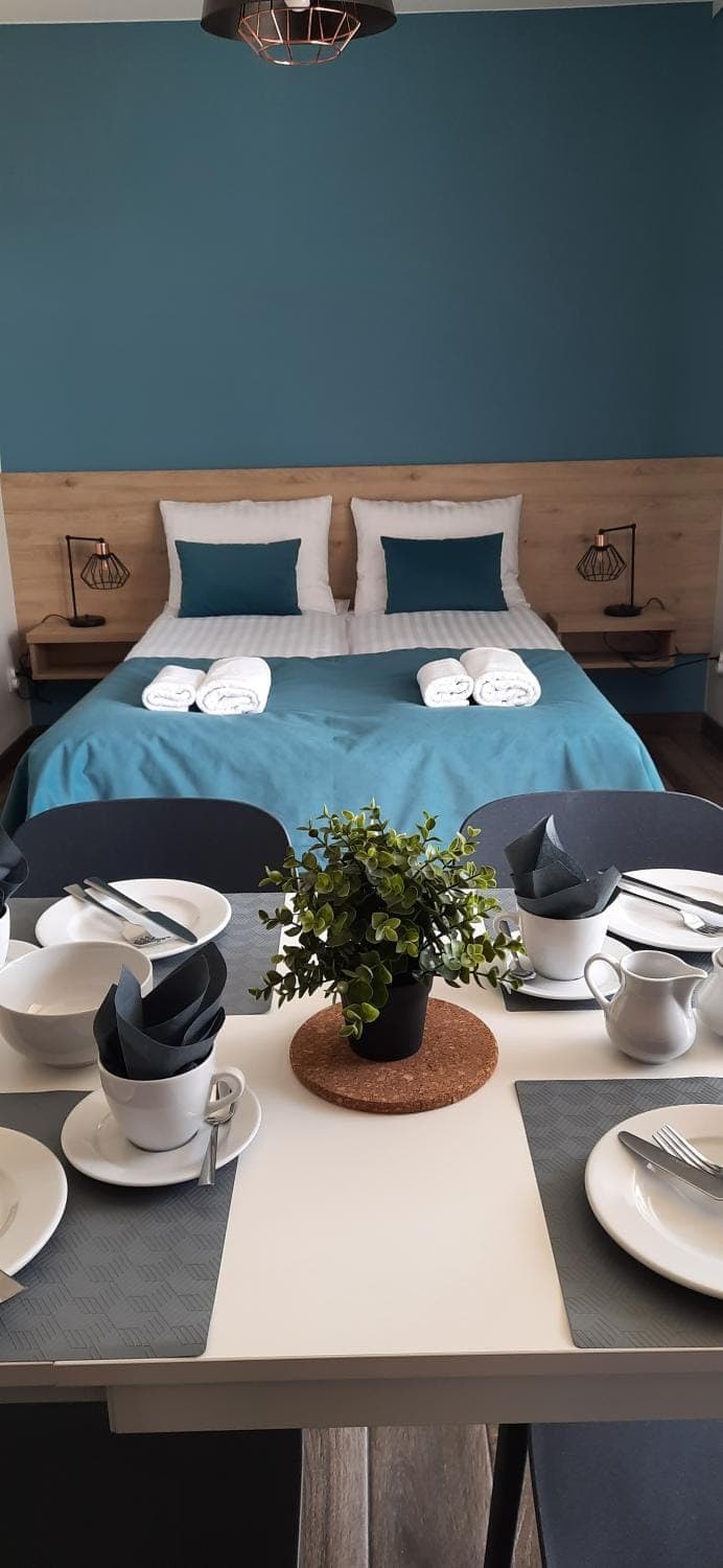 Bed, Photo of the whole room, Dining area