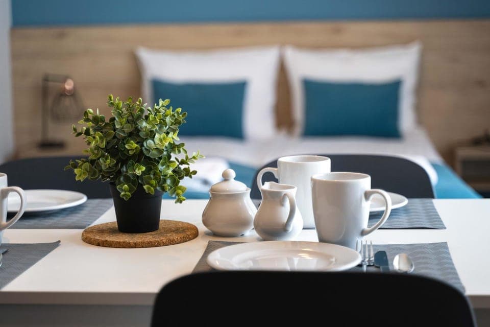 Bed, Photo of the whole room, Dining area