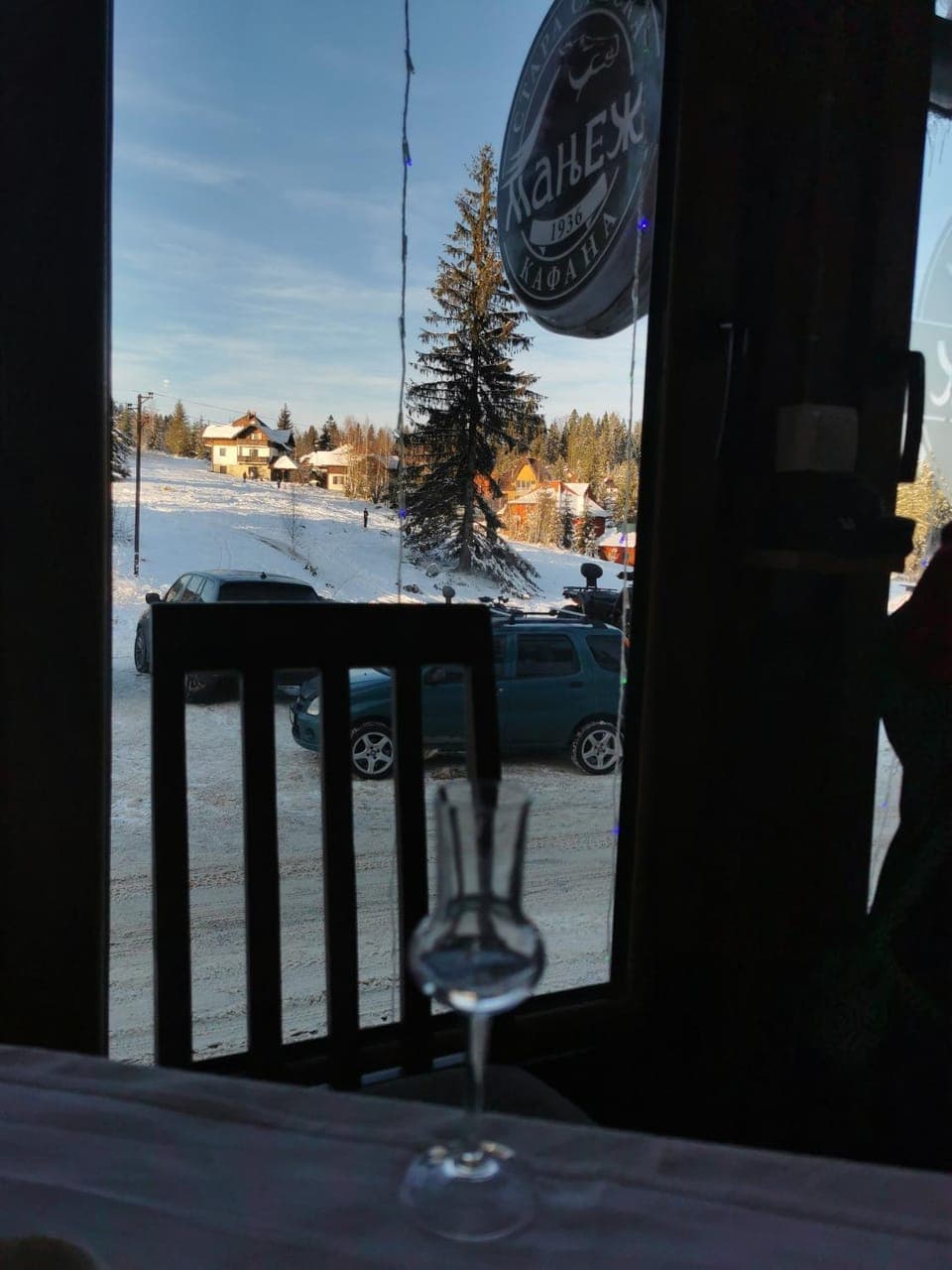 Restaurant/places to eat, Natural landscape, Food and drinks, Dining area