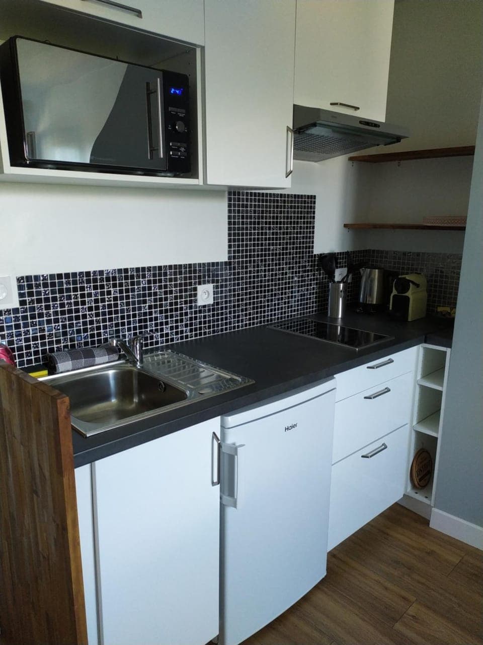 Coffee/tea facilities, Kitchen or kitchenette, Dining area