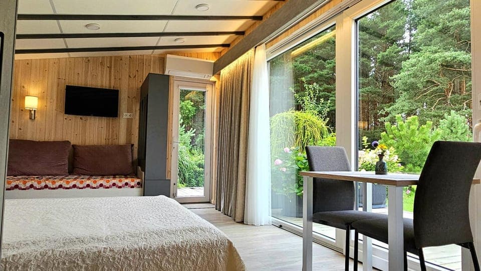 Photo of the whole room, air conditioner