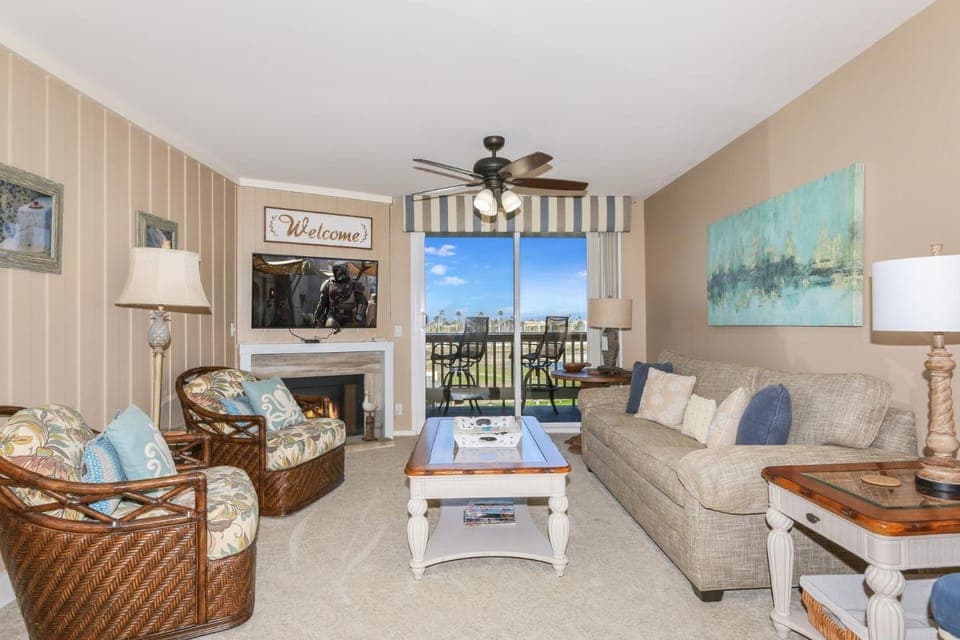 E201 - Tropical Shores House in Oceanside