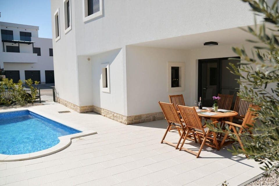 Facade/entrance, Swimming pool