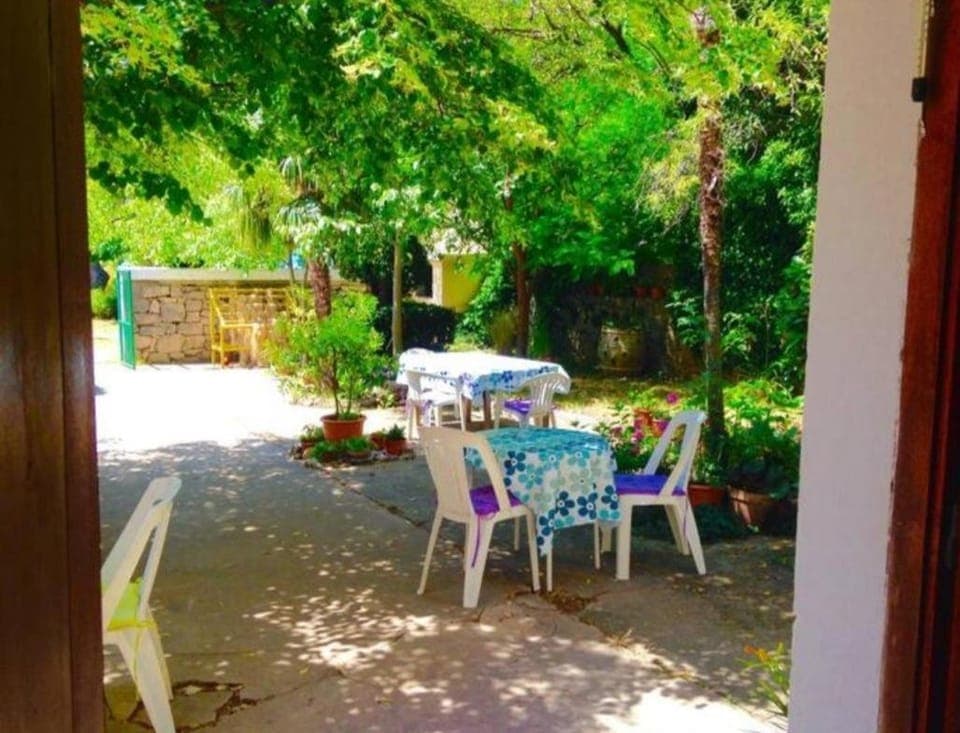 Patio, BBQ facilities
