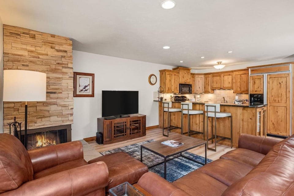 Kitchen or kitchenette, Living room
