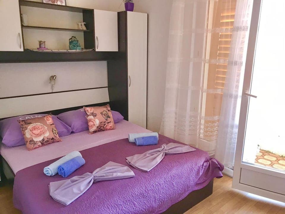 Bed, Balcony/Terrace, Bedroom, wardrobe