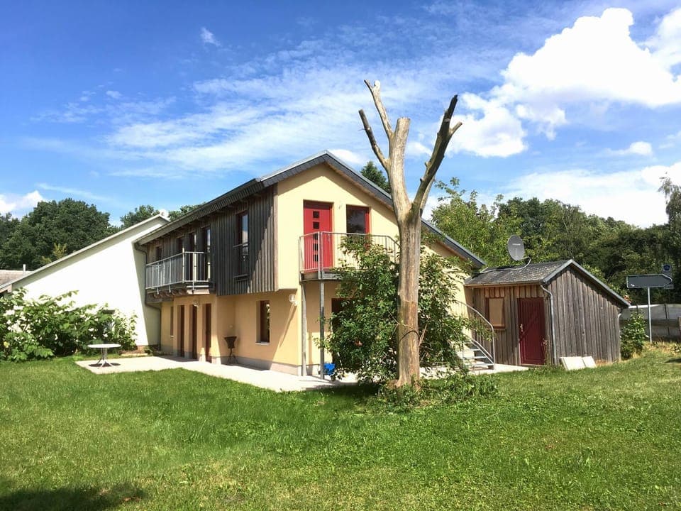 Property building, Facade/entrance, BBQ facilities, Garden, Garden view