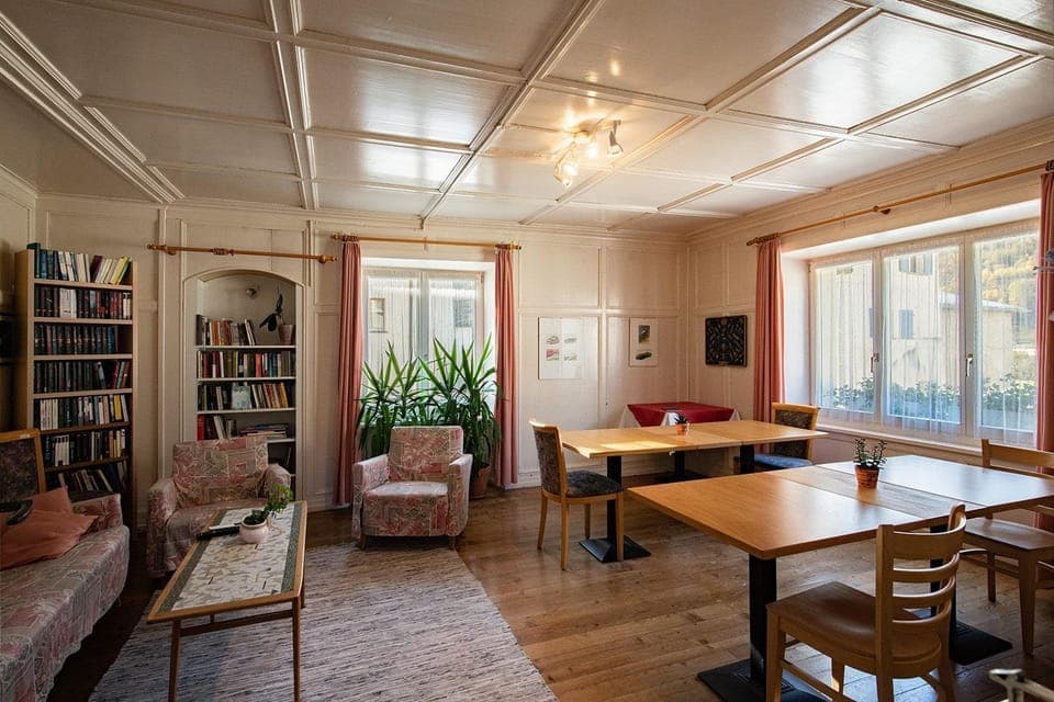 Communal lounge/ TV room, TV and multimedia, Living room, Seating area, Evening entertainment