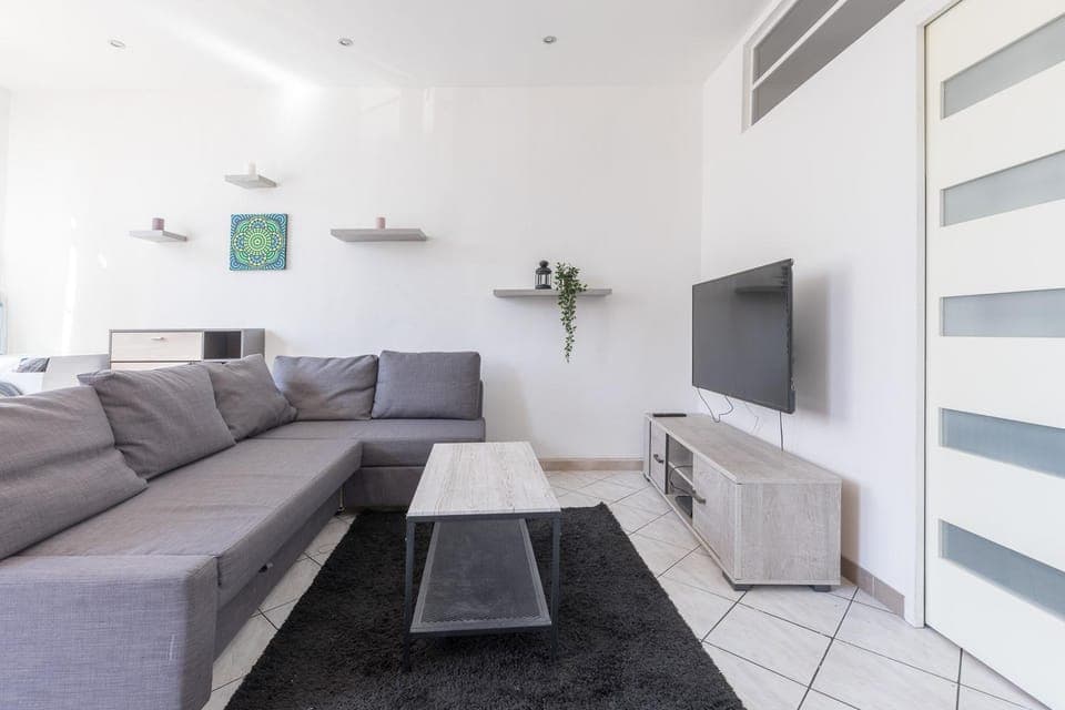 TV and multimedia, Living room, Lounge or bar