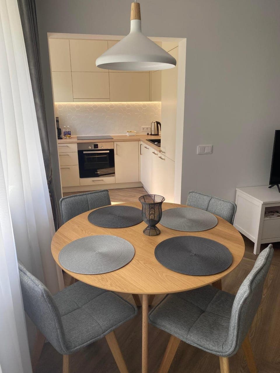 Kitchen or kitchenette, Seating area, Dining area