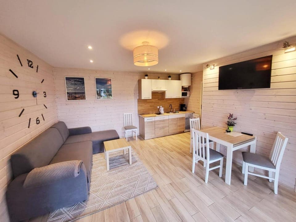 TV and multimedia, Kitchen or kitchenette, Living room, Seating area, Dining area