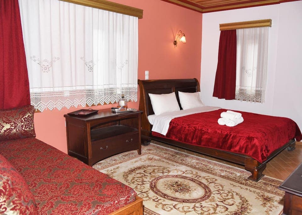 Bed, Living room, Photo of the whole room, Seating area, Bedroom