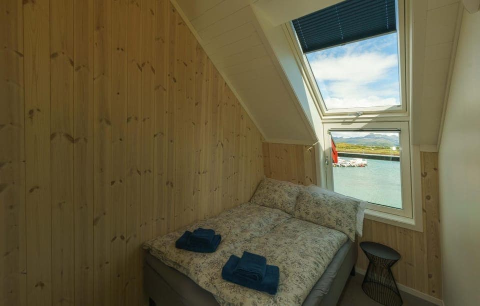 Bed, Natural landscape, Lake view