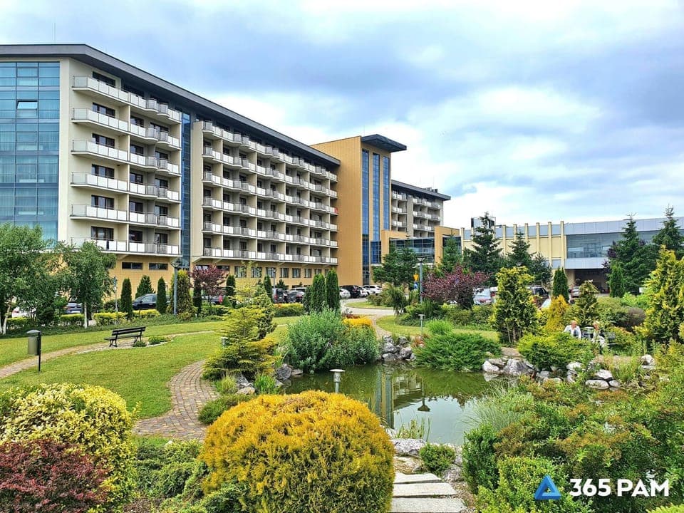 Property building, Spring, Day, Natural landscape, Garden, City view, Garden view, Location