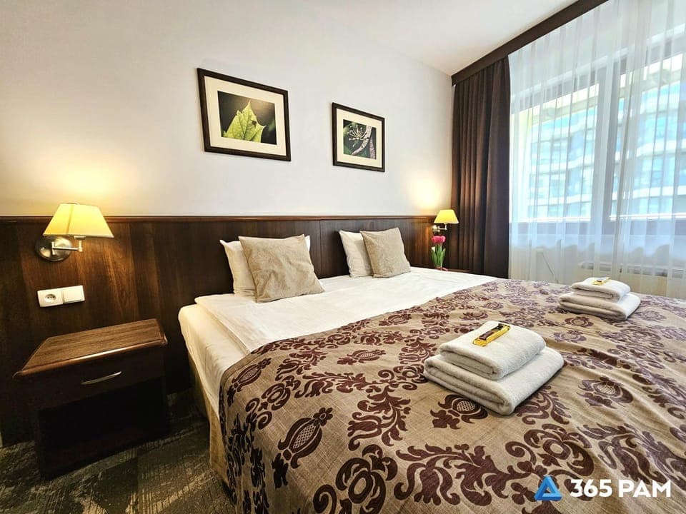 Bed, Photo of the whole room, Bedroom, towels