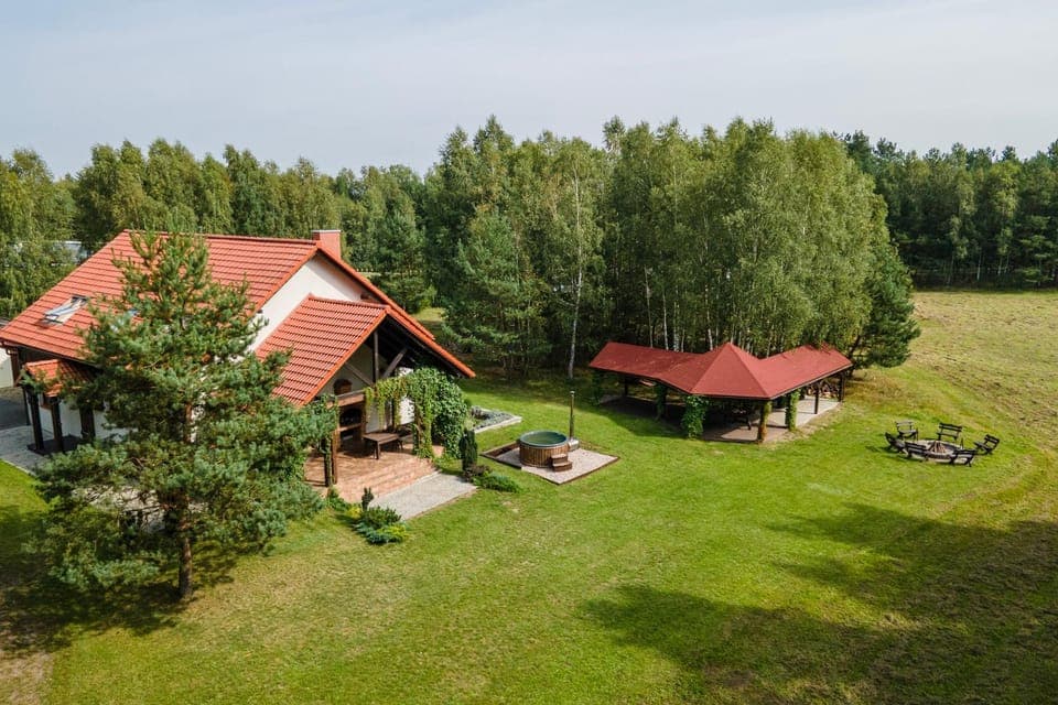 Property building, Natural landscape, Bird's eye view, Garden, Hot Tub, Area and facilities