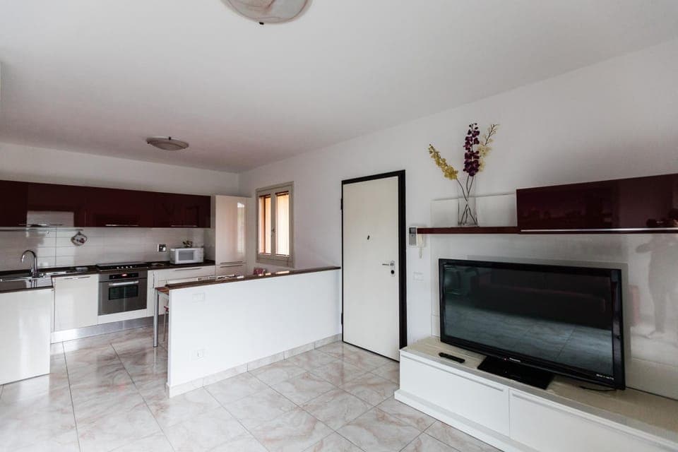 Communal lounge/ TV room, Dining area