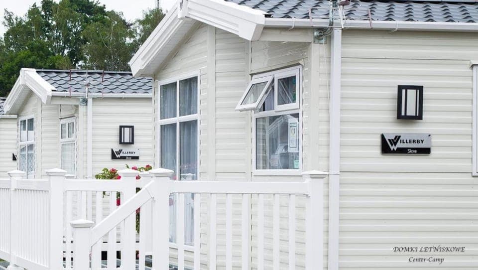 Property building, Patio, Facade/entrance, Balcony/Terrace