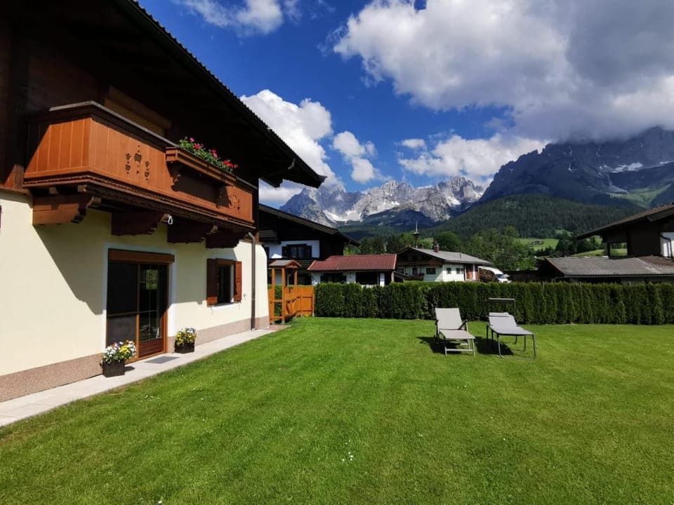 Property building, Day, Garden, Mountain view, sunbed