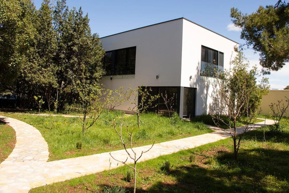 Property building, Spring, Day, Natural landscape, Garden, Garden view