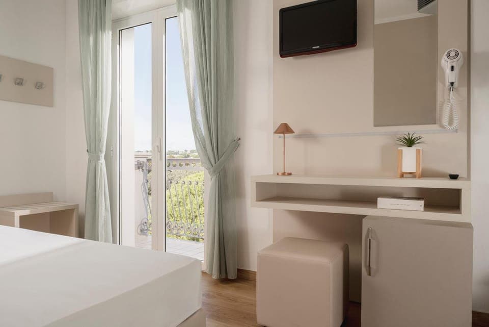 Bed, View (from property/room), Balcony/Terrace, Bedroom, furniture