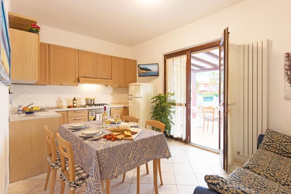 Living room, Dining area