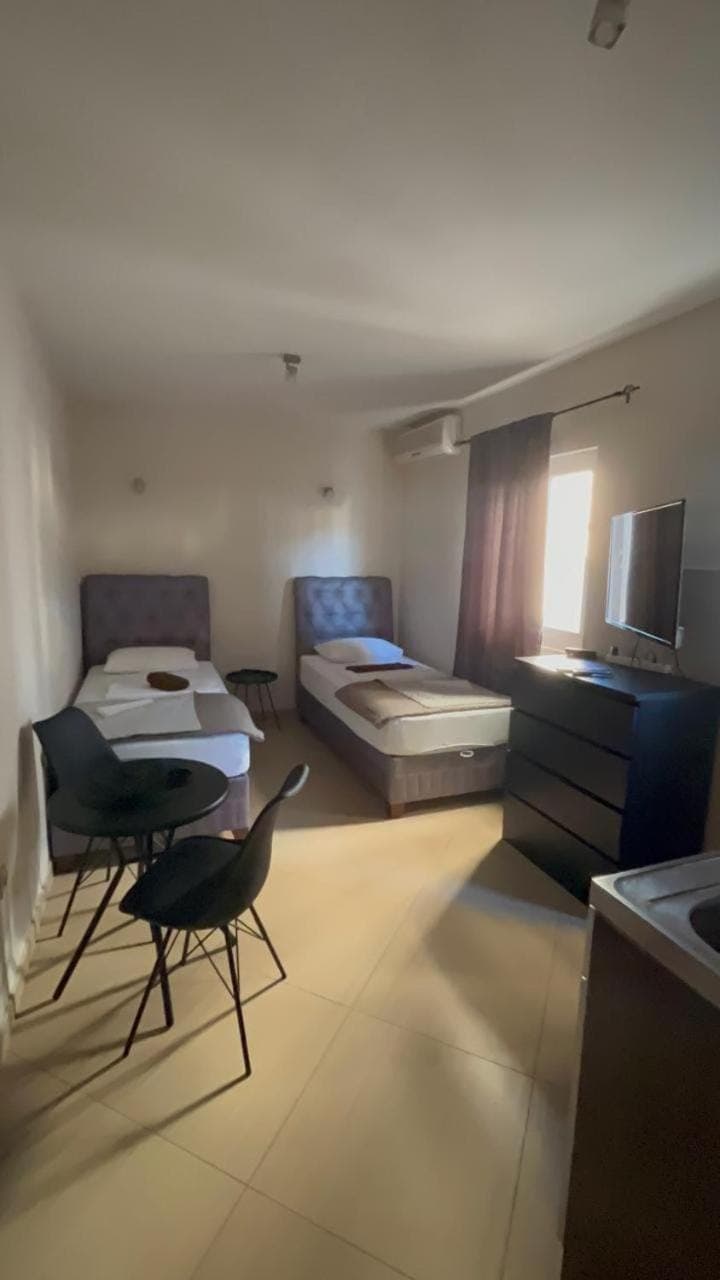 Bed, TV and multimedia, Photo of the whole room, Bedroom