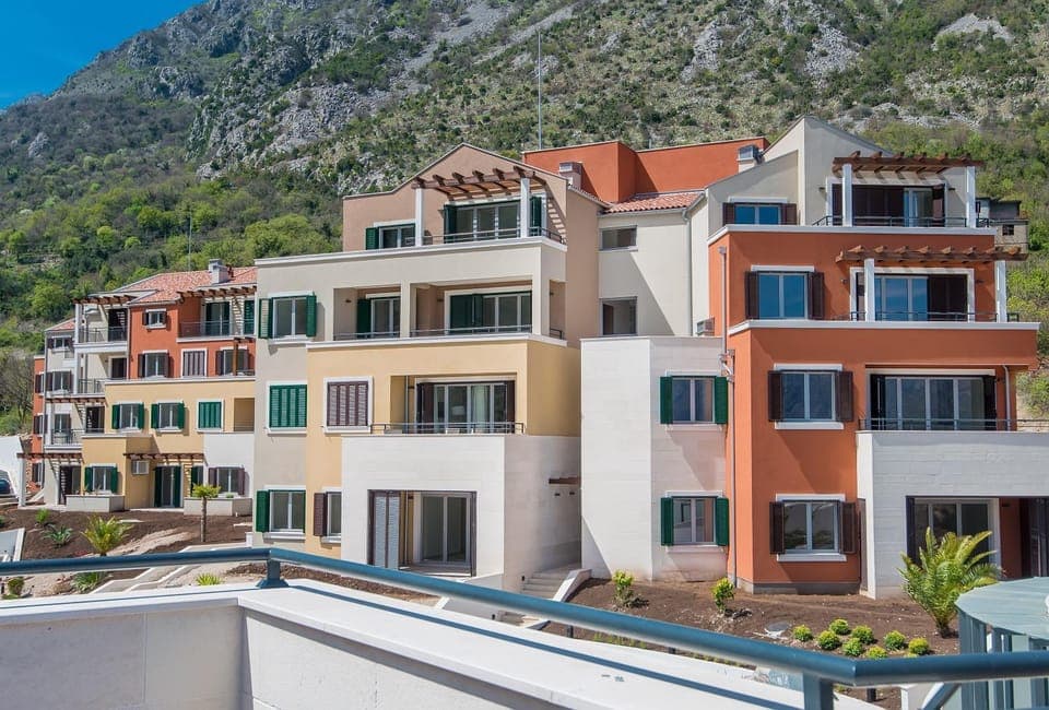 Property building, Neighbourhood, Balcony/Terrace