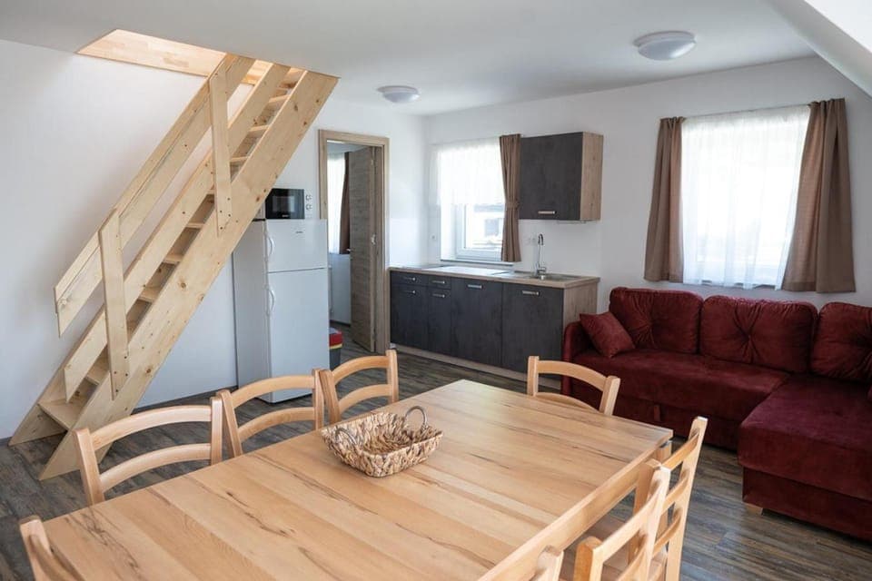 Kitchen or kitchenette, Living room, Seating area, Dining area, kitchen