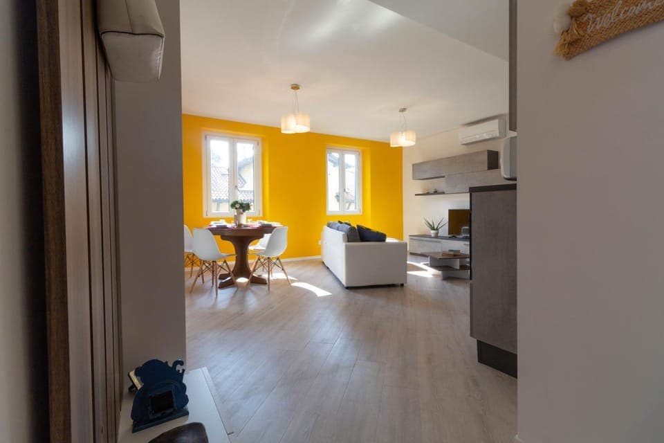 TV and multimedia, Living room, Dining area